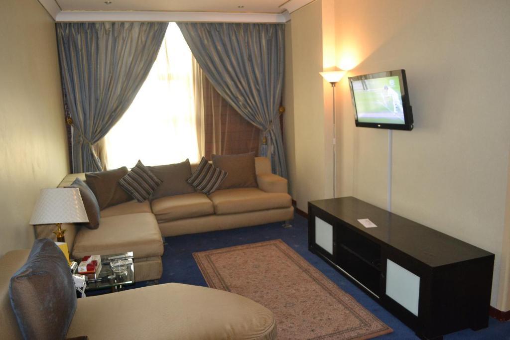 Bilqase Throne Hotel Дамам Стая снимка