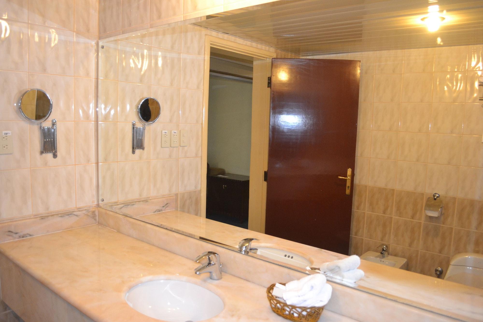 Bilqase Throne Hotel Дамам Екстериор снимка